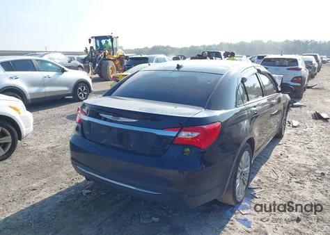 2011 Chrysler 200 Limited z USA, uszkodzony, nr VIN 1C3BC2FG7BN599733